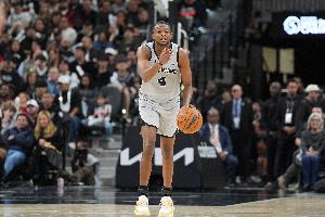 福克斯：雷霆三分命中率高是因我們防守到位率低 投籃干擾也不足