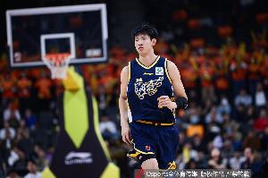 揮灑汗水！黃明依曬在洛杉磯的特訓照片：凌晨六點