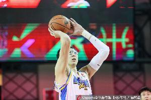 周琦：單場8罰0中對心態影響不小 請相信我們會在下賽季表現更好