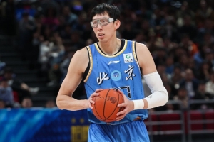 周琦發賽季總結：我的發揮不盡如人意 會打磨自身全心備戰下賽季