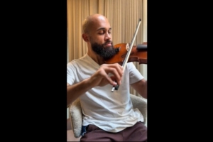 優雅！姆伯莫社媒曬拉小提琴視頻，配樂是歐冠主題曲