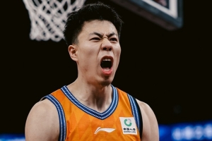 媒體人：足以載入史冊的極致小外對飚 張鎮麟對上海防守至關重要