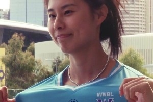 加盟WNBL！王思雨曬簽約照：夢想沒有邊界 新篇章 開始乘風(fēng)破浪