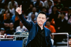 記者：今年上海隊的面貌完全不同了 對廣廈的兩場勝利太硬太硬了