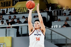 彈無虛發！李弘權上半場4投4中&三分3中3 攻下11分2板1助