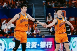 記者：上海取勝靠的并非全是運氣 金金李弘權等國內球員發揮出色