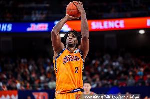 媒體人：大外洛夫頓傷情不容樂觀 白邊腳傷還是傳聞那般也還未知