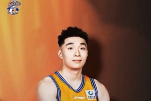 以無畏姿態繼續前進！祝上海男籃小將吳澤昊24歲生日快樂