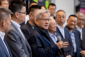 黃仁勛談年輕人失業：你不會被AI取代 但會被通使用AI的人替換