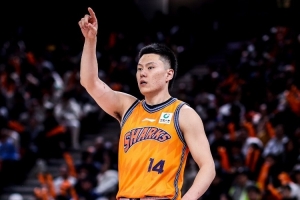 搶爆了！李弘權(quán)8中5砍下14分14板2助2斷 制霸籃板球