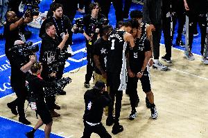 解說：馬刺今天是團隊的勝利 每個人都打出了最好的表現