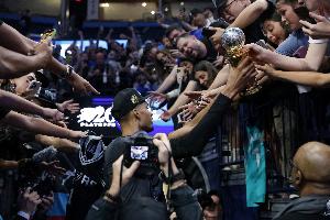 鐵林：文班場均不到20分也能拿MVP 他的影響太立體 隊友也厲害