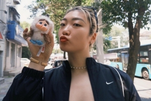 李夢六一曬照：今天的小朋友都有小禮物嘛