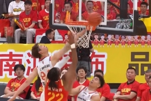 王哲林送出精彩大帽！但廣廈拿到前板造成張鎮麟第3犯 后者下場
