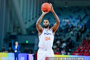 畢竟拿過FMVP！弗格半場11中5拿15分3助 三分4中2
